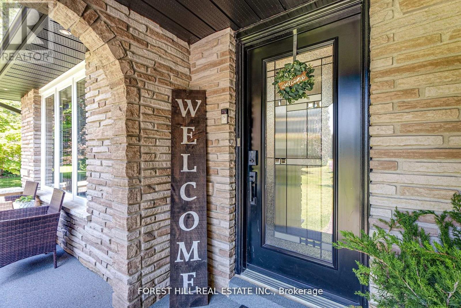 5837 Yonge Street, Innisfil, Ontario  L0L 1K0 - Photo 8 - N12394730