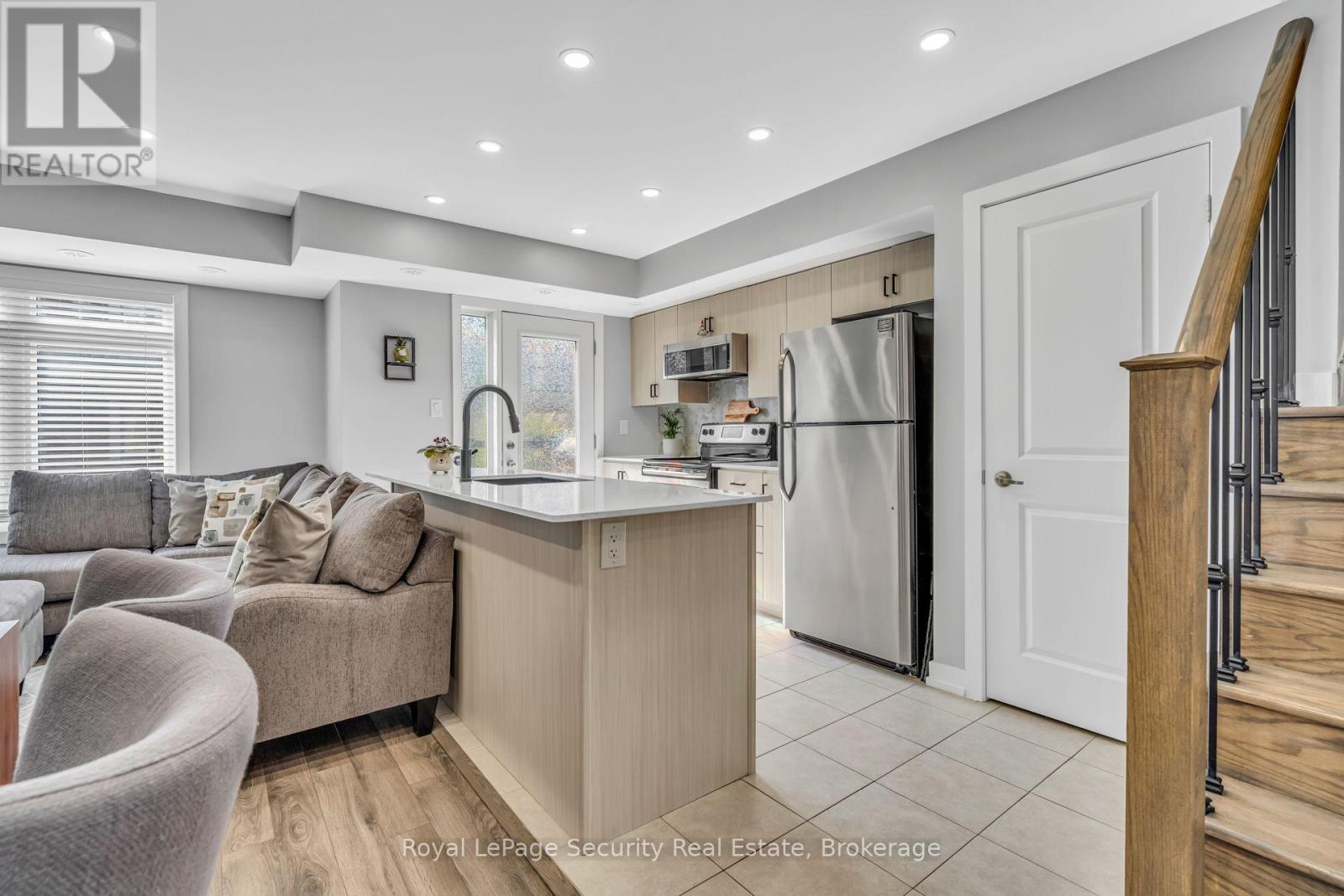 61 - 2315 Sheppard Avenue W, Toronto (Humberlea-Pelmo Park), Ontario  M9M 3A4 - Photo 12 - W12394689
