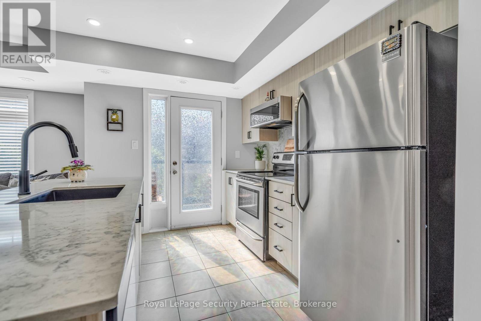 61 - 2315 Sheppard Avenue W, Toronto (Humberlea-Pelmo Park), Ontario  M9M 3A4 - Photo 13 - W12394689