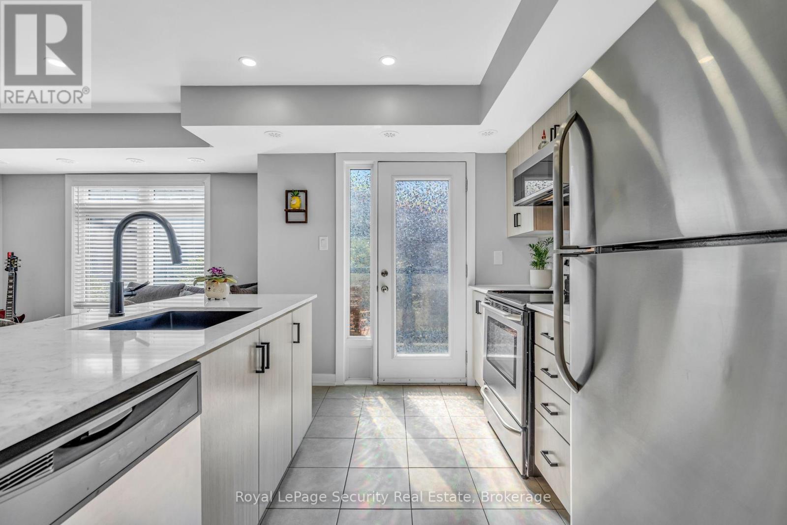61 - 2315 Sheppard Avenue W, Toronto (Humberlea-Pelmo Park), Ontario  M9M 3A4 - Photo 14 - W12394689