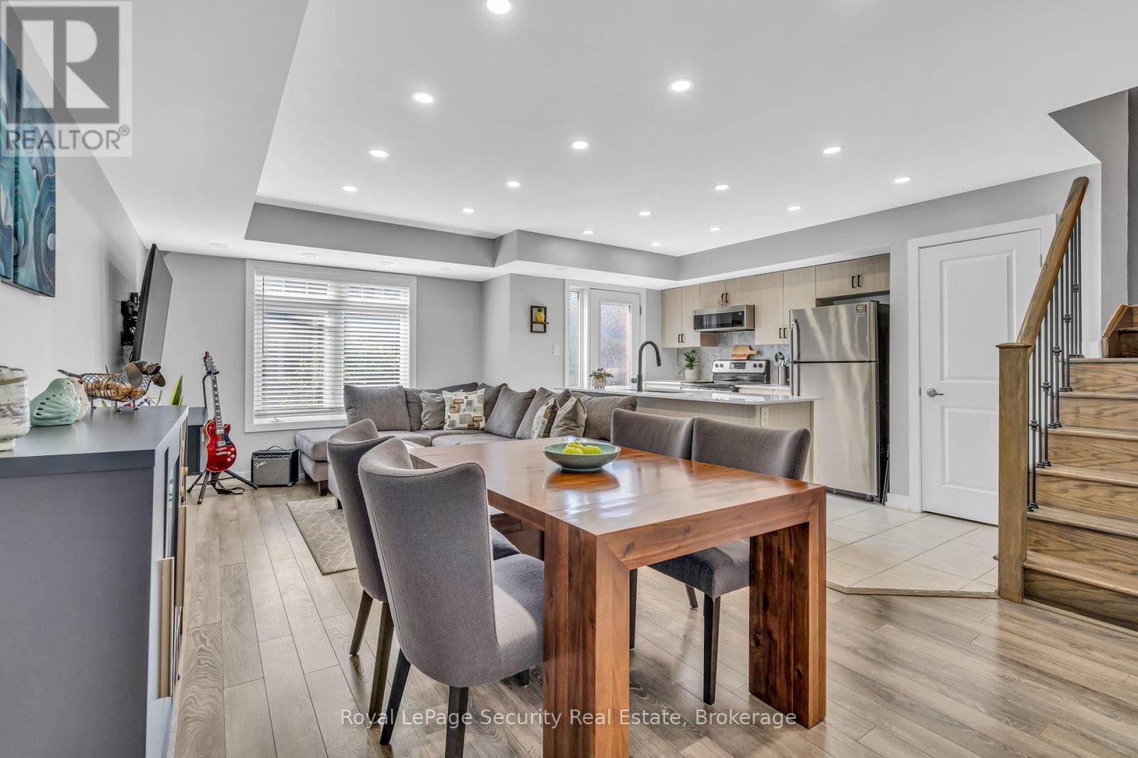 61 - 2315 Sheppard Avenue W, Toronto (Humberlea-Pelmo Park), Ontario  M9M 3A4 - Photo 2 - W12394689