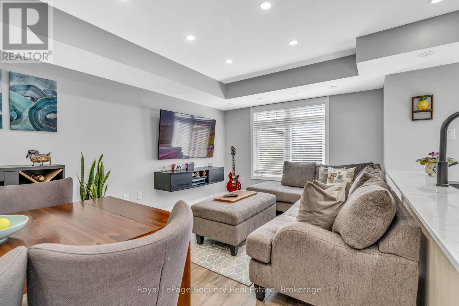 61 - 2315 Sheppard Avenue W, Toronto (Humberlea-Pelmo Park), Ontario  M9M 3A4 - Photo 5 - W12394689