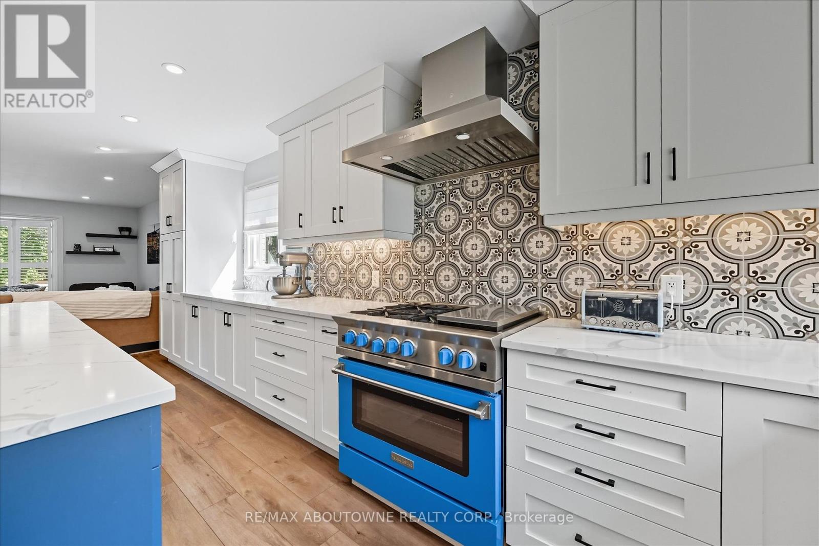 2490 Trevor Drive, Oakville, Ontario  L6L 5C6 - Photo 15 - W12394718