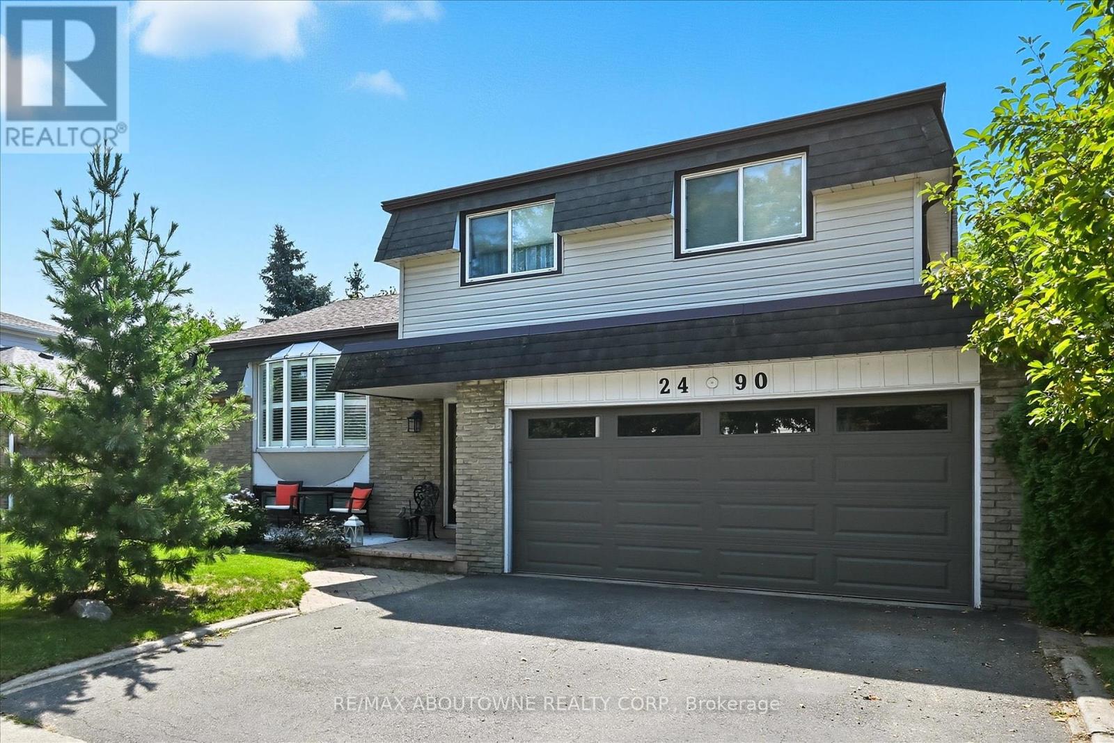 2490 Trevor Drive, Oakville, Ontario  L6L 5C6 - Photo 2 - W12394718