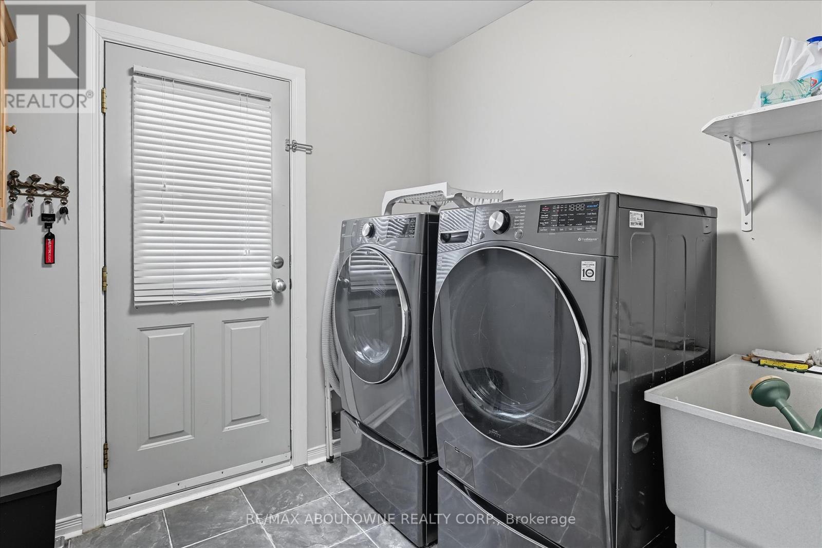 2490 Trevor Drive, Oakville, Ontario  L6L 5C6 - Photo 27 - W12394718