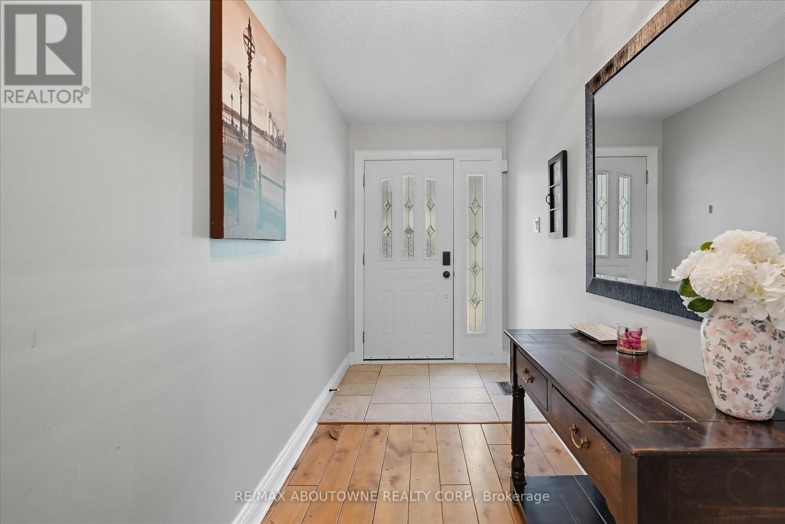 2490 Trevor Drive, Oakville, Ontario  L6L 5C6 - Photo 4 - W12394718