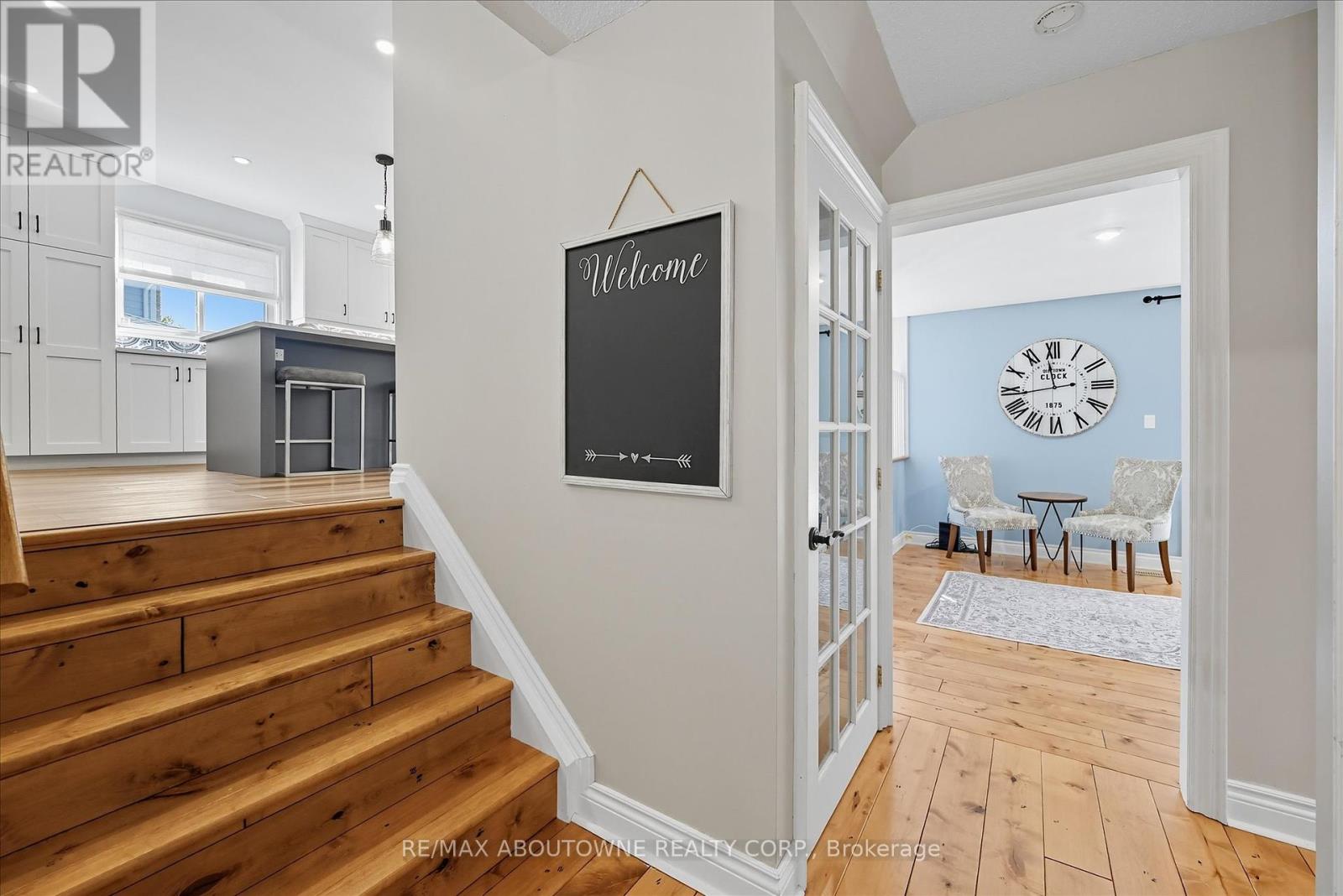 2490 Trevor Drive, Oakville, Ontario  L6L 5C6 - Photo 6 - W12394718