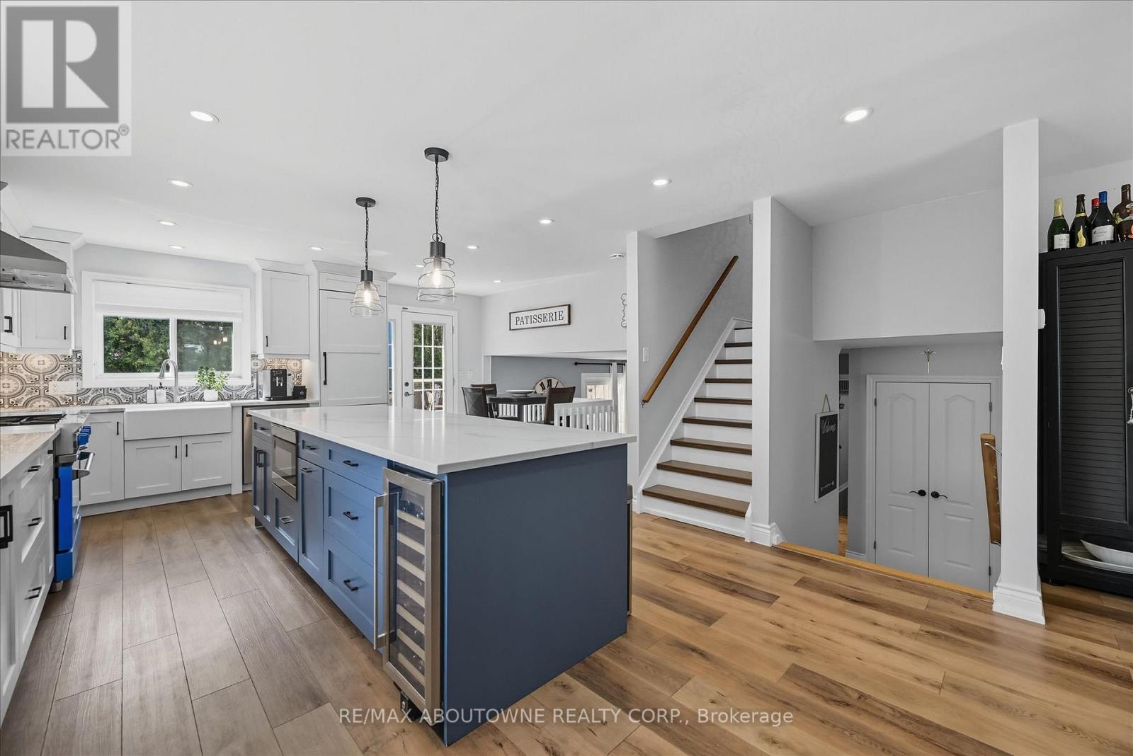 2490 Trevor Drive, Oakville, Ontario  L6L 5C6 - Photo 8 - W12394718