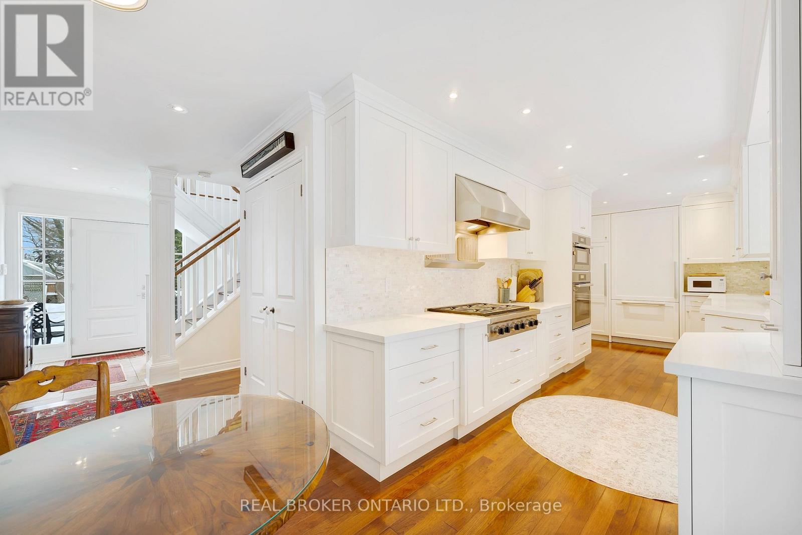195 William Street, Oakville (Oo Old Oakville), Ontario  L6J 1C8 - Photo 5 - W12394755