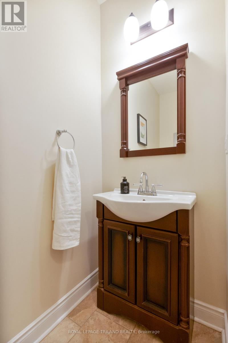 6742 Navin Crescent, London South, Ontario  N6P 0B6 - Photo 11 - X12394912