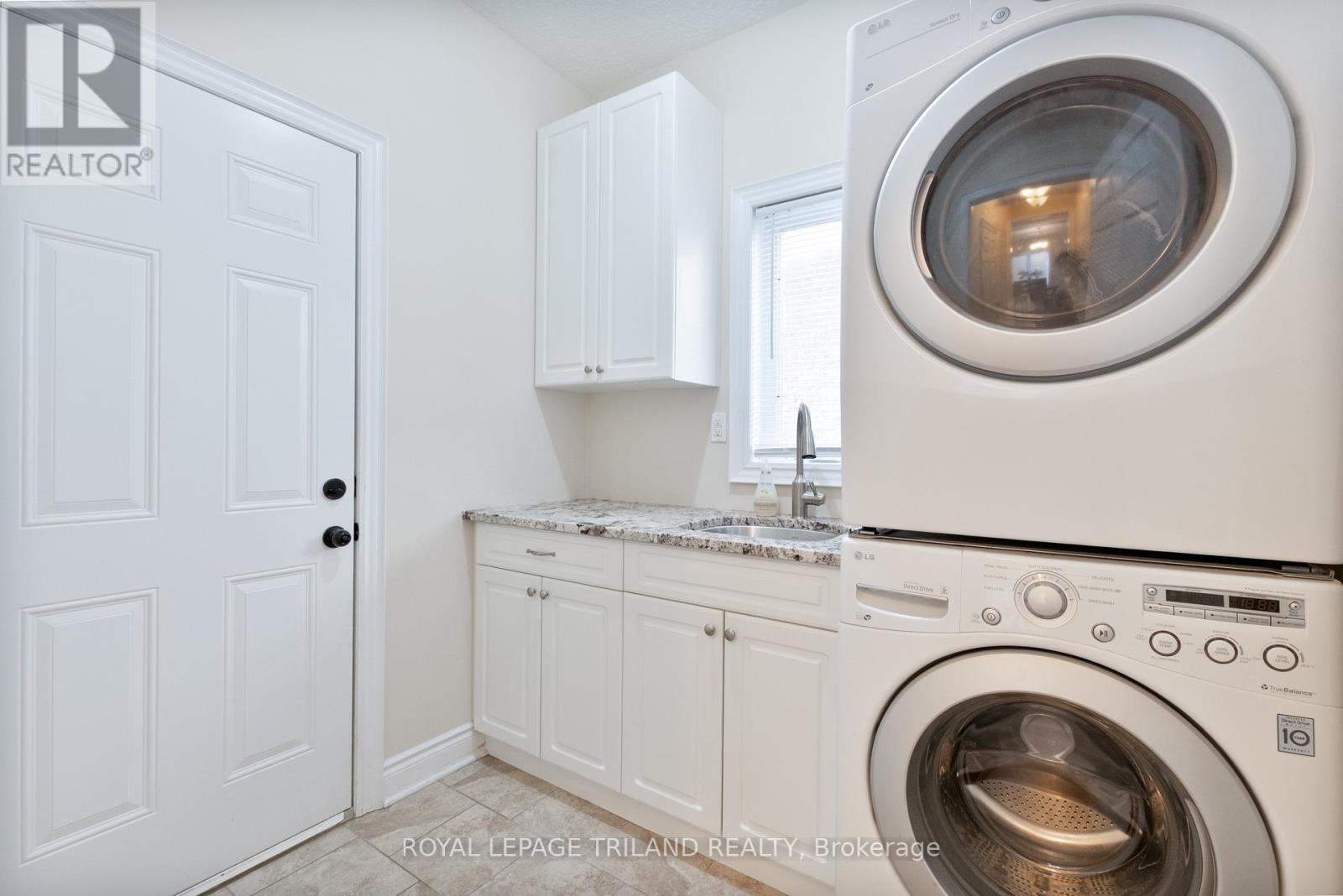 6742 Navin Crescent, London South, Ontario  N6P 0B6 - Photo 12 - X12394912