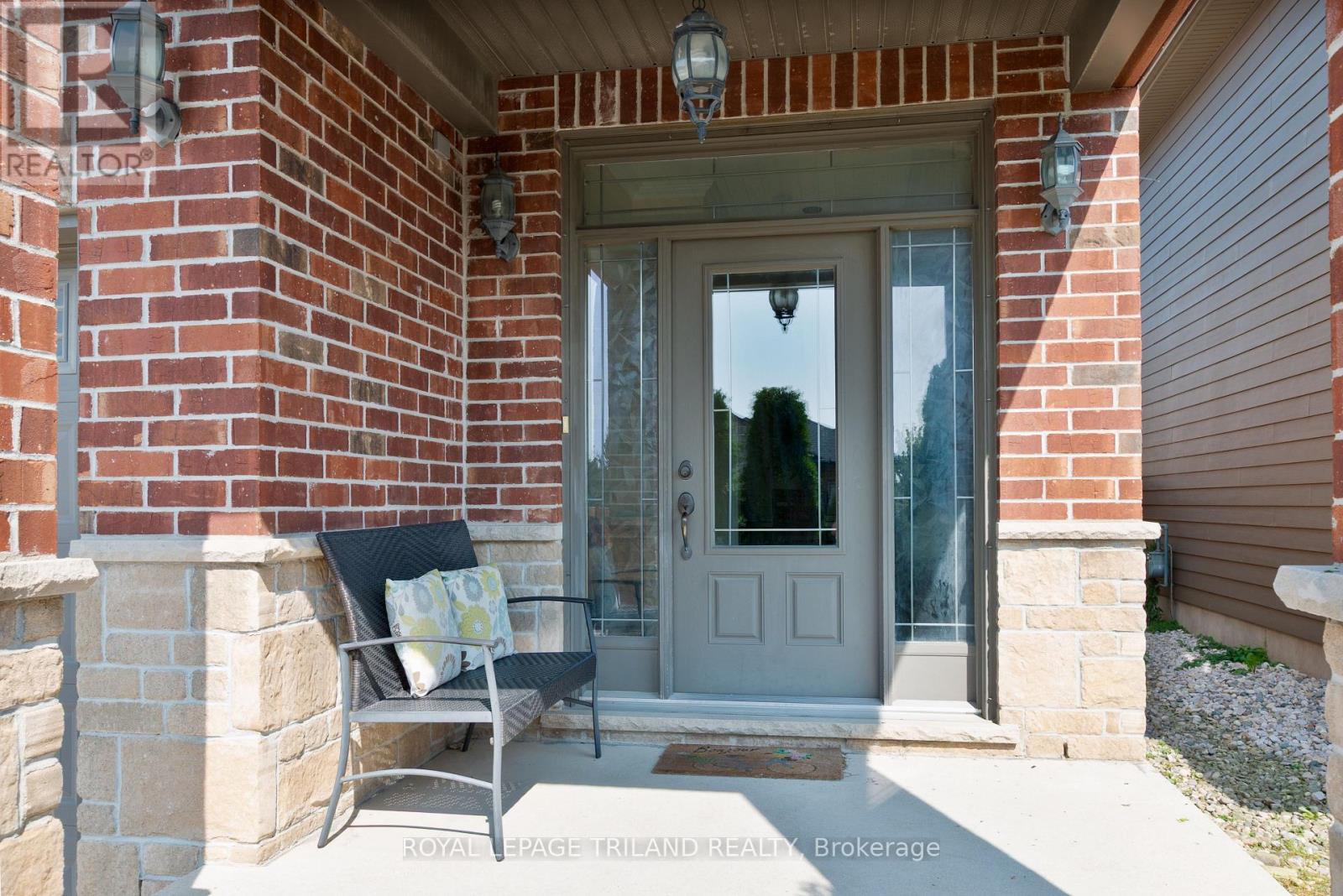 6742 Navin Crescent, London South, Ontario  N6P 0B6 - Photo 4 - X12394912