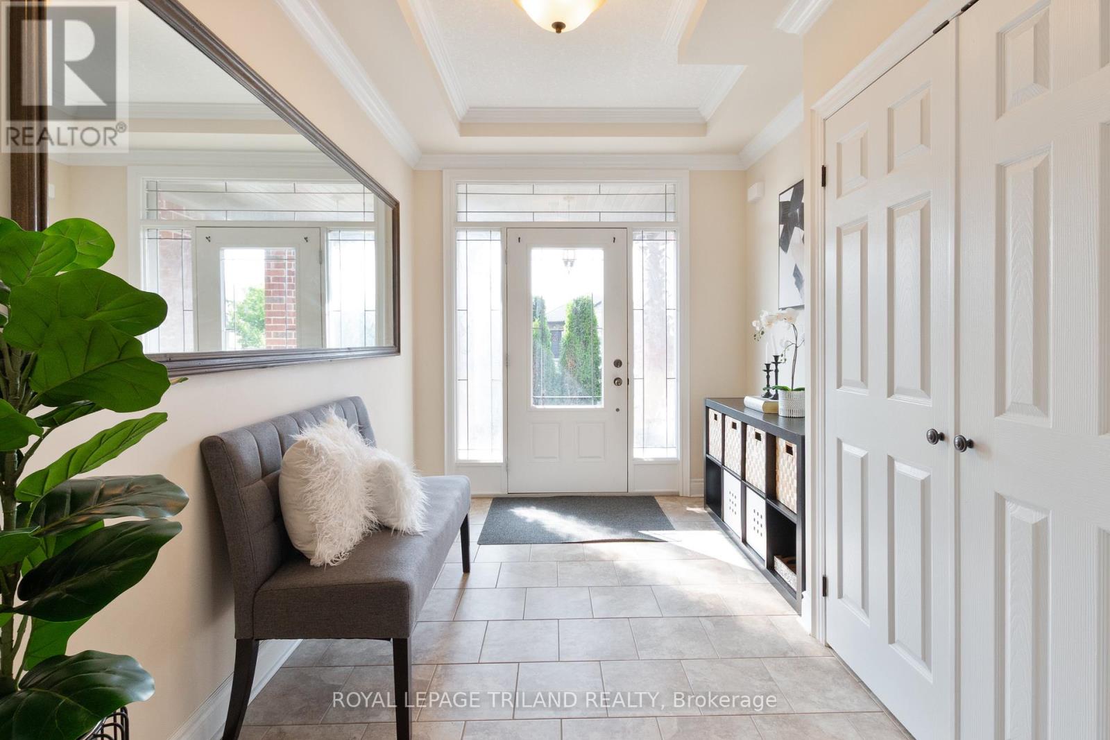6742 Navin Crescent, London South, Ontario  N6P 0B6 - Photo 6 - X12394912