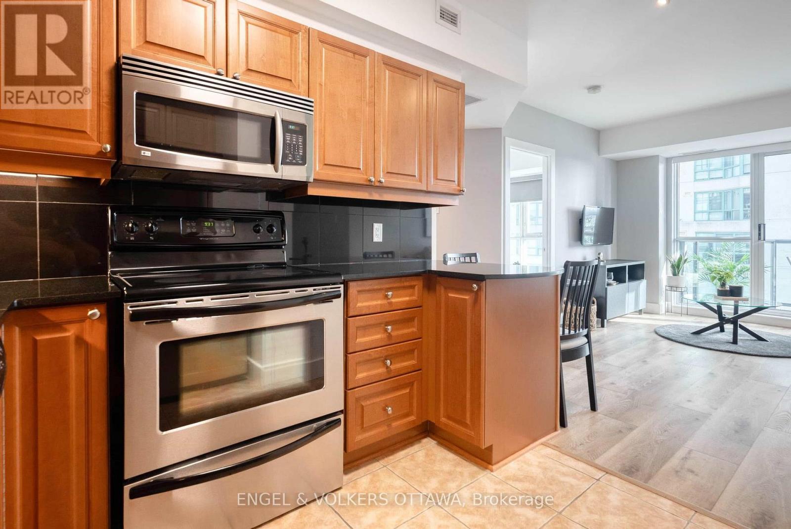 2005 - 445 Laurier Avenue W, Ottawa, Ontario  K1N 6R4 - Photo 10 - X12394965