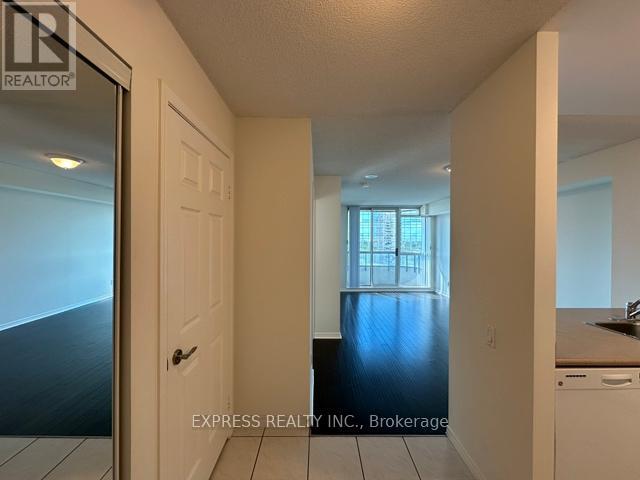1005 - 8 HILLCREST AVENUE, Toronto, Ontario