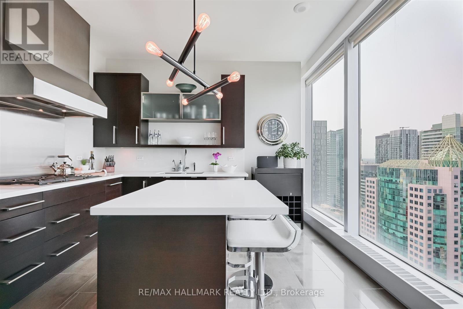 3303 - 183 Wellington Street W, Toronto, Ontario  M5V 0A1 - Photo 9 - C12394865