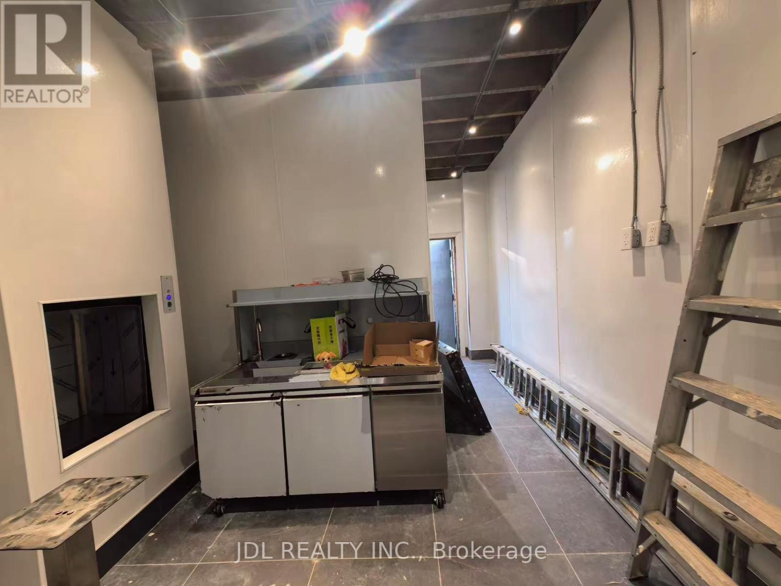 Second Floor - 394 Spadina Avenue, Toronto, Ontario  M5T 2G5 - Photo 3 - C12394895