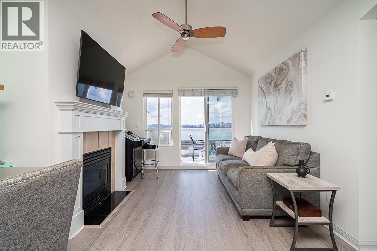 409 365 E 1ST STREET, North Vancouver, British Columbia