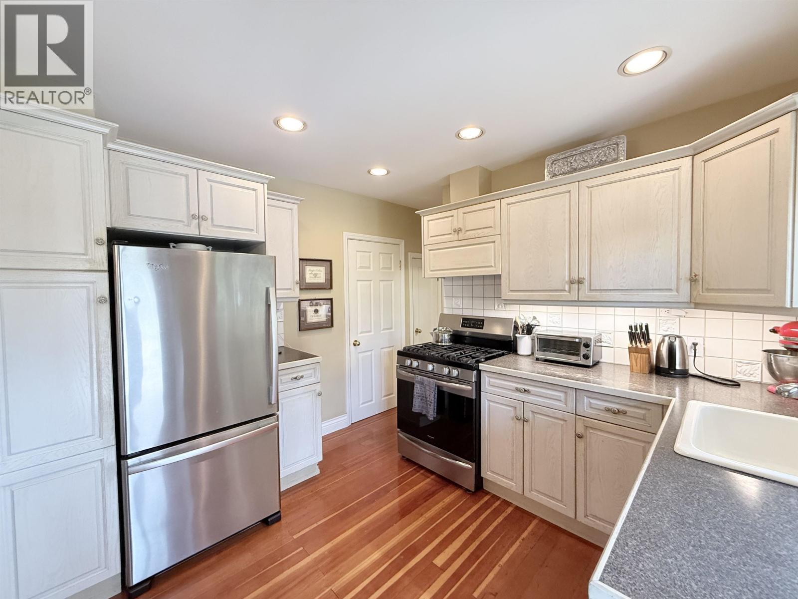 680 Thompson Avenue, Coquitlam, British Columbia  V3J 3Z8 - Photo 10 - R3046207