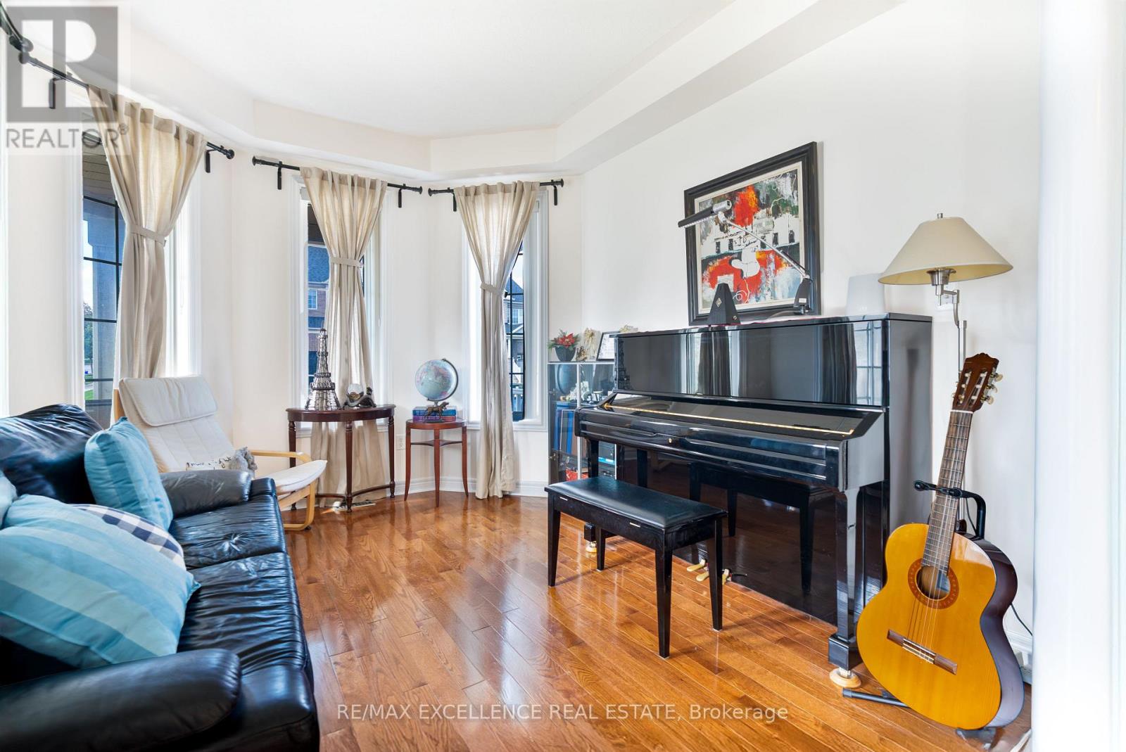 2 Mantle Avenue, Whitchurch-Stouffville, Ontario  L4A 0M4 - Photo 3 - N12394078