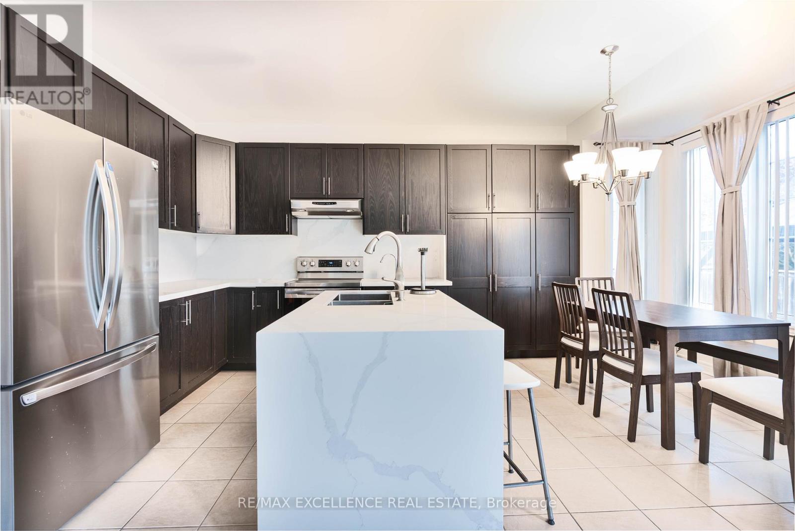 2 Mantle Avenue, Whitchurch-Stouffville, Ontario  L4A 0M4 - Photo 8 - N12394078