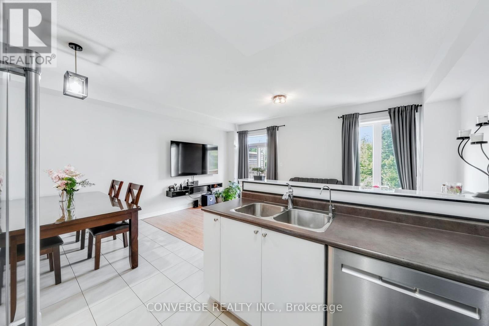 72 Greenwood Drive, Essa, Ontario  L0M 1B5 - Photo 13 - N12394835