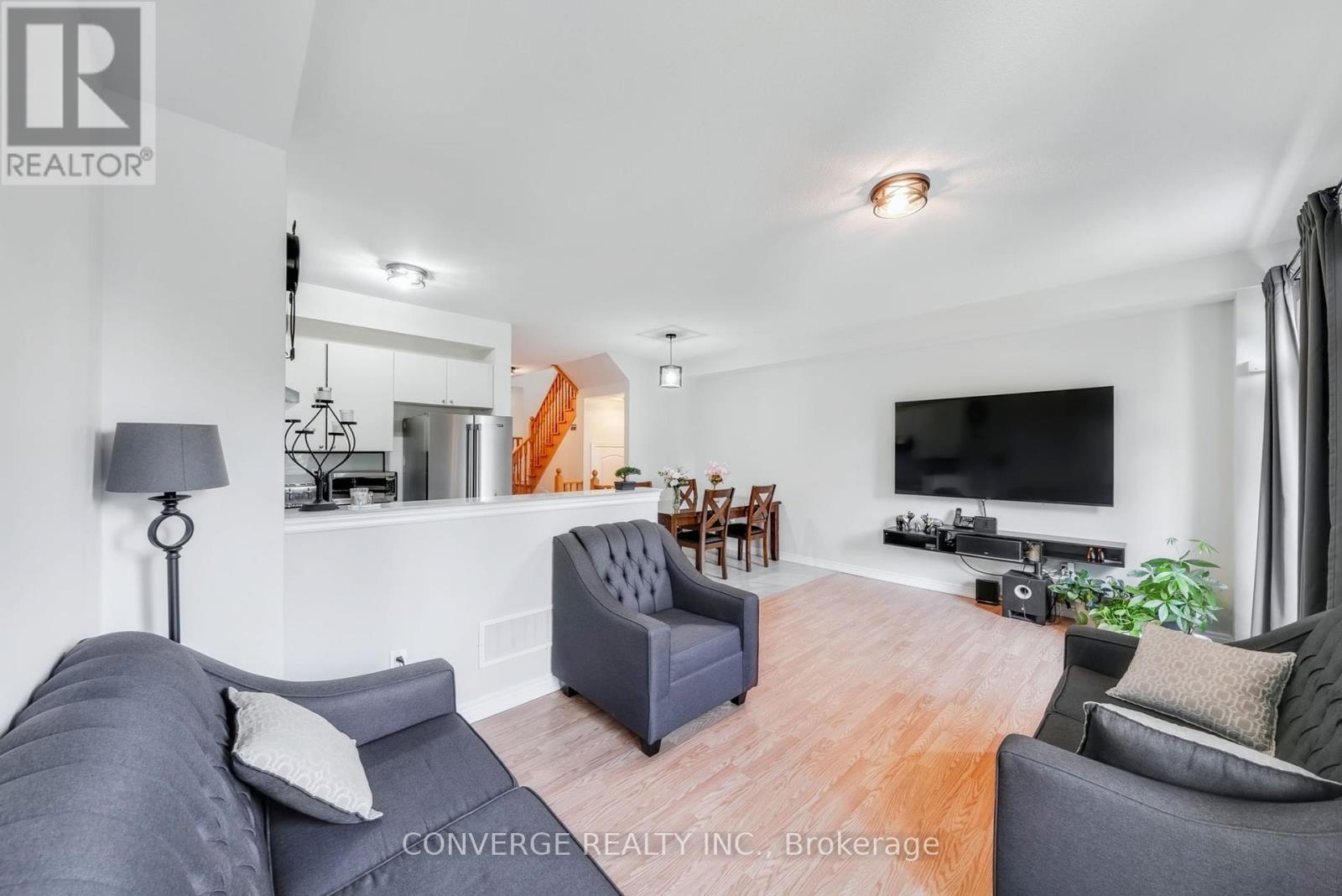 72 Greenwood Drive, Essa, Ontario  L0M 1B5 - Photo 7 - N12394835
