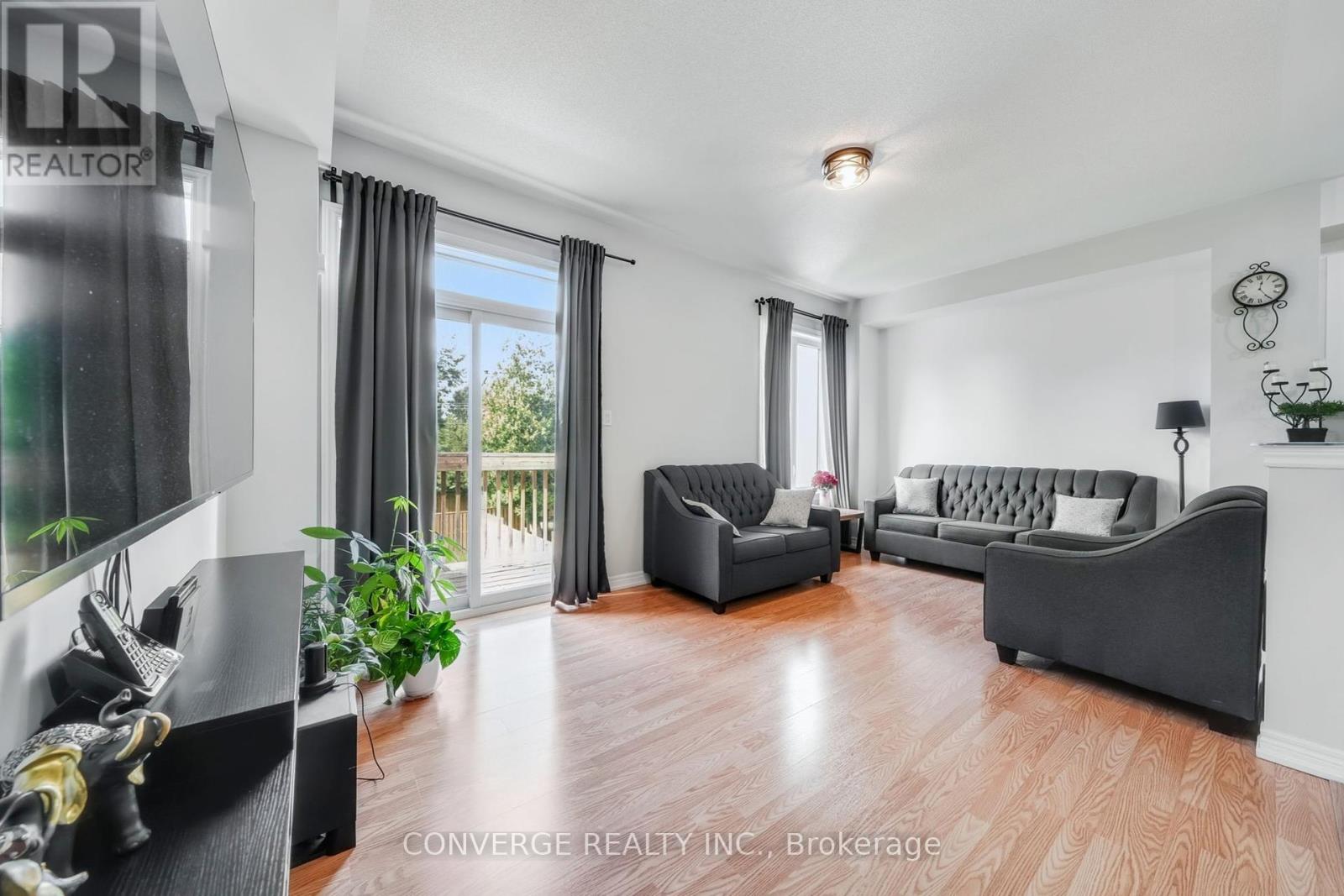 72 Greenwood Drive, Essa, Ontario  L0M 1B5 - Photo 8 - N12394835