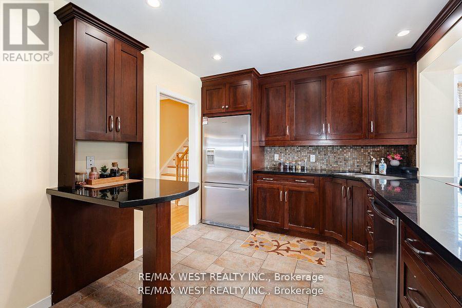 105 Shirley Avenue, Barrie (Sunnidale), Ontario  L4N 1N3 - Photo 12 - S12394834
