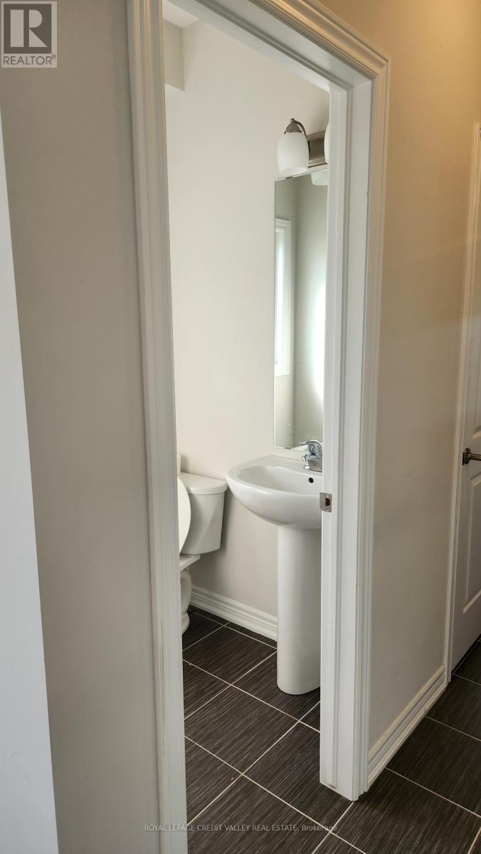 4 Sycamore Street, Welland, Ontario  L3C 0H8 - Photo 11 - X12387015