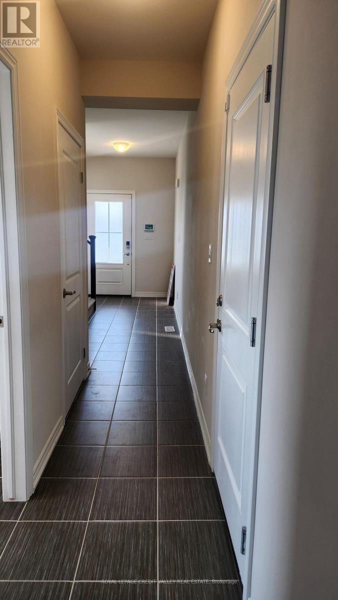 4 Sycamore Street, Welland, Ontario  L3C 0H8 - Photo 9 - X12387015