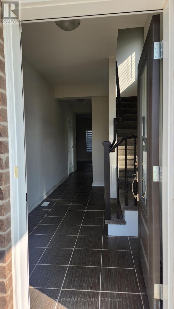 4 Sycamore Street, Welland, Ontario  L3C 0H8 - Photo 6 - X12387015