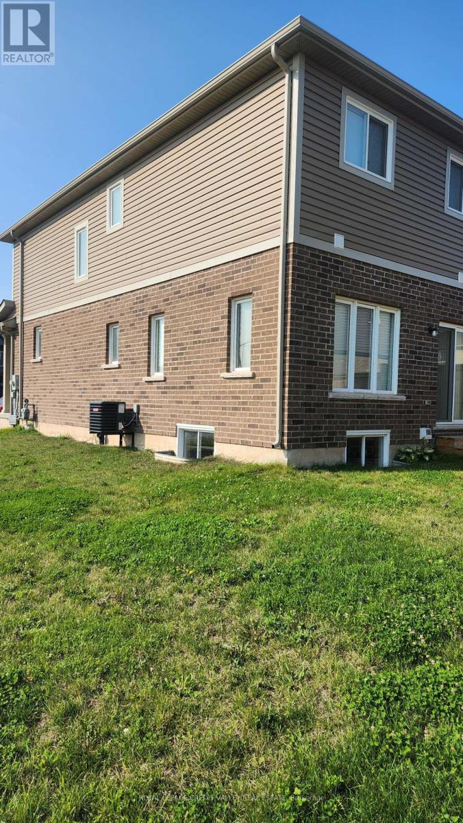 4 Sycamore Street, Welland, Ontario  L3C 0H8 - Photo 3 - X12387015