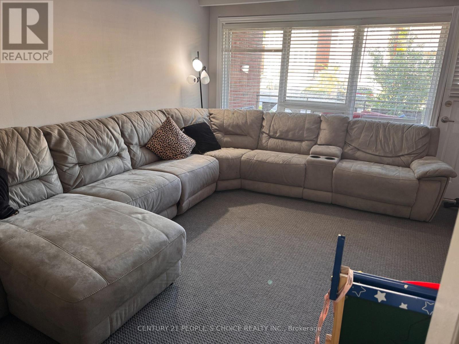538 Caledonia Road, Toronto, Ontario  M6E 4V4 - Photo 4 - W12394806