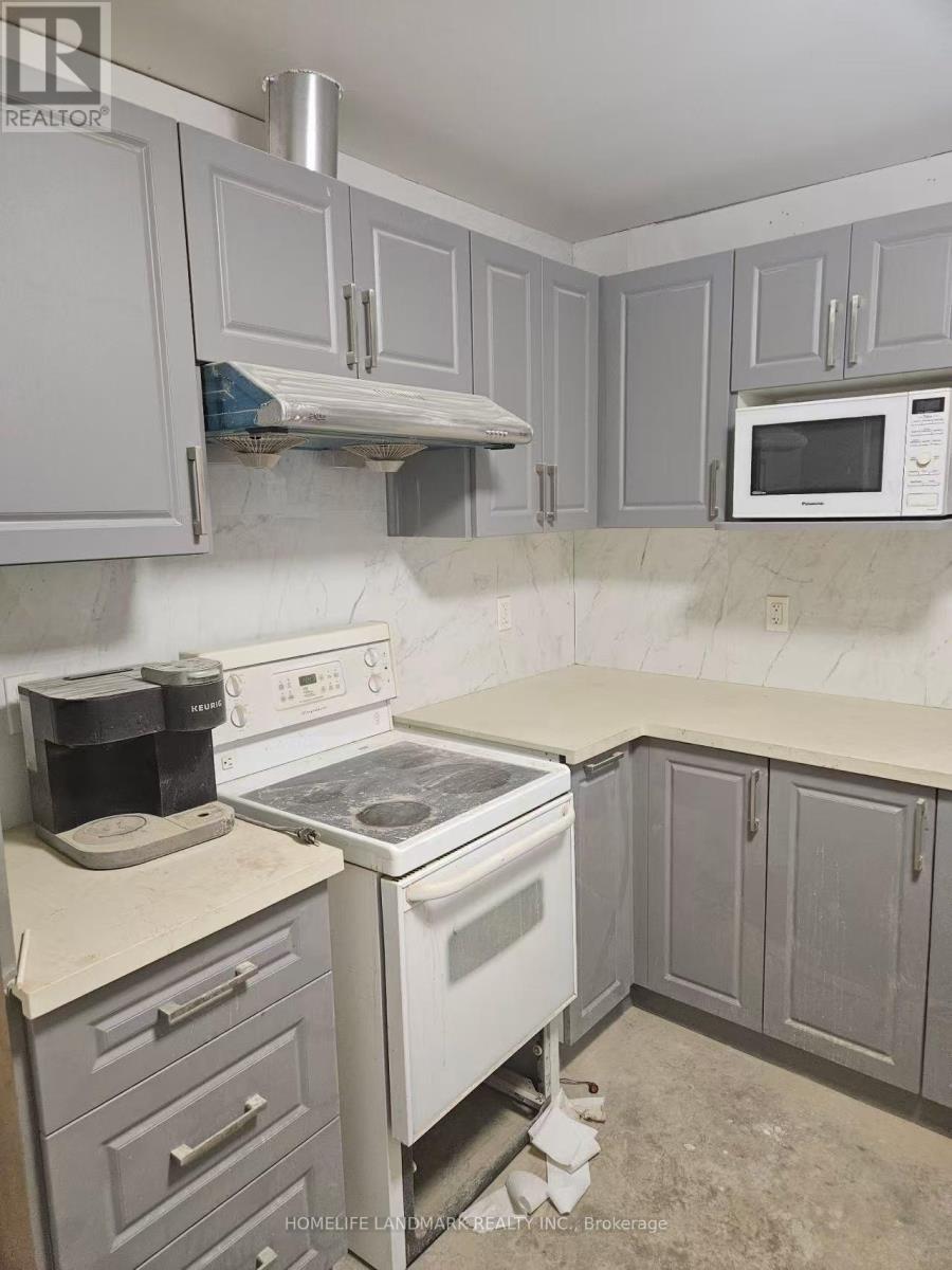 1618 Michael Street, Ottawa, Ontario  K1B 3T7 - Photo 4 - X12394772