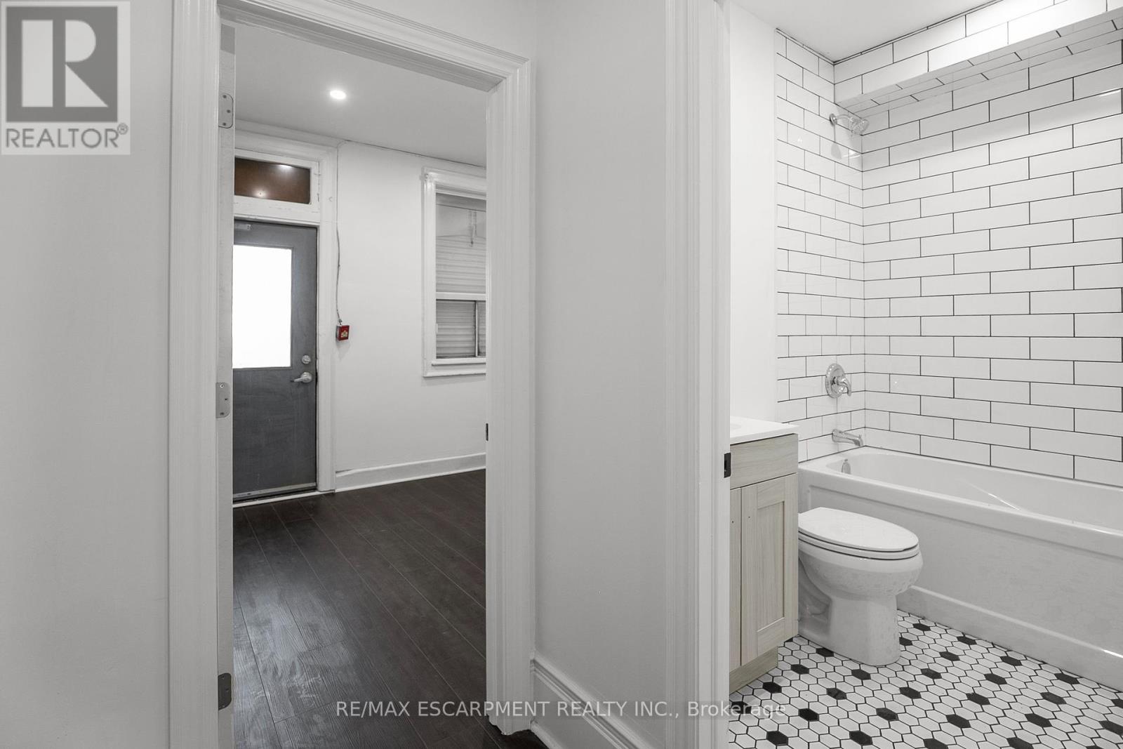 302 - 63 John Street S, Hamilton, Ontario  L8N 2B9 - Photo 12 - X12394794