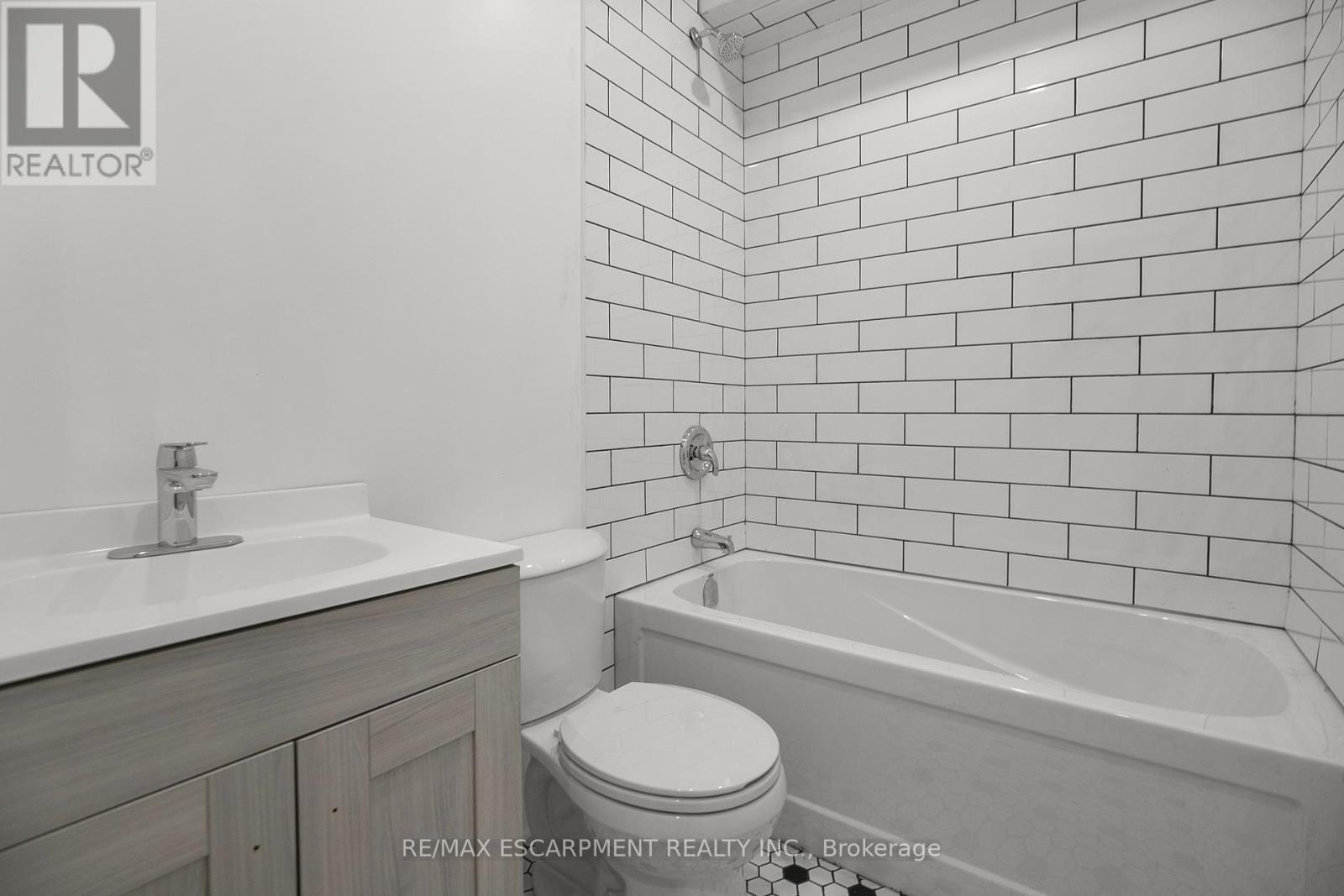 302 - 63 John Street S, Hamilton, Ontario  L8N 2B9 - Photo 13 - X12394794