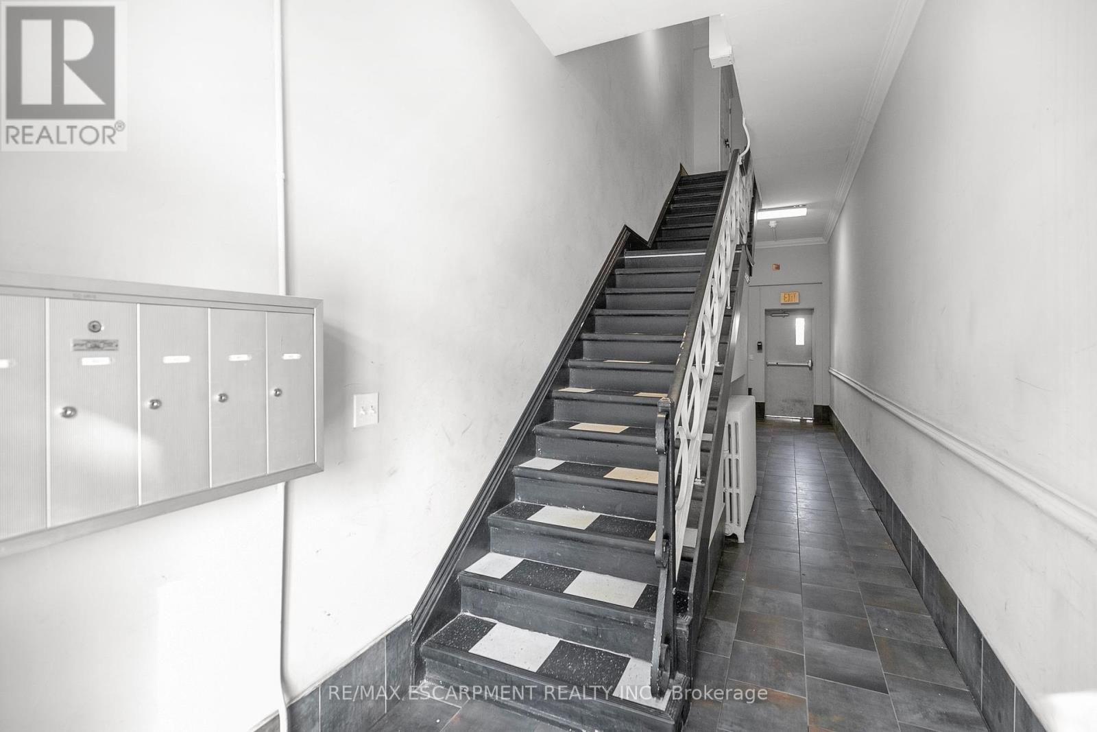 302 - 63 John Street S, Hamilton, Ontario  L8N 2B9 - Photo 4 - X12394794