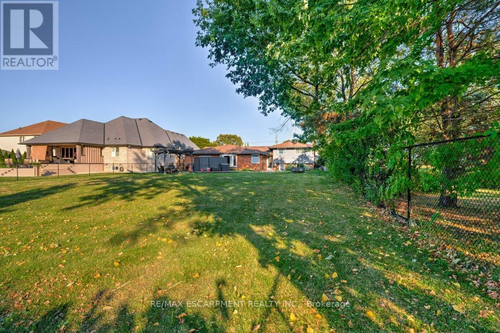 37 West Avenue, Hamilton, Ontario  L8E 5L5 - Photo 3 - X12394826