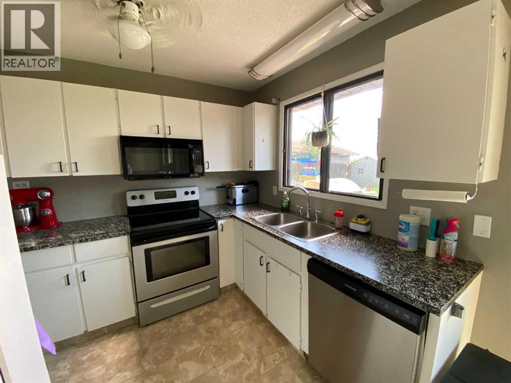 Property at 99 Wildrose Avenue W image 4