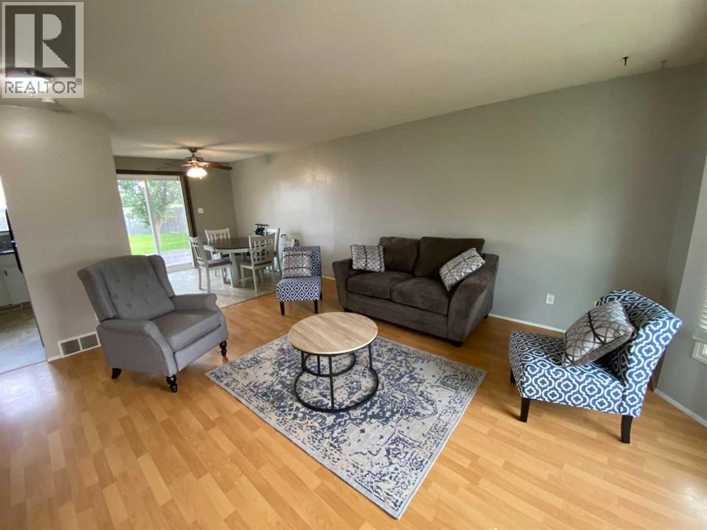 Property at 99 Wildrose Avenue W image 2
