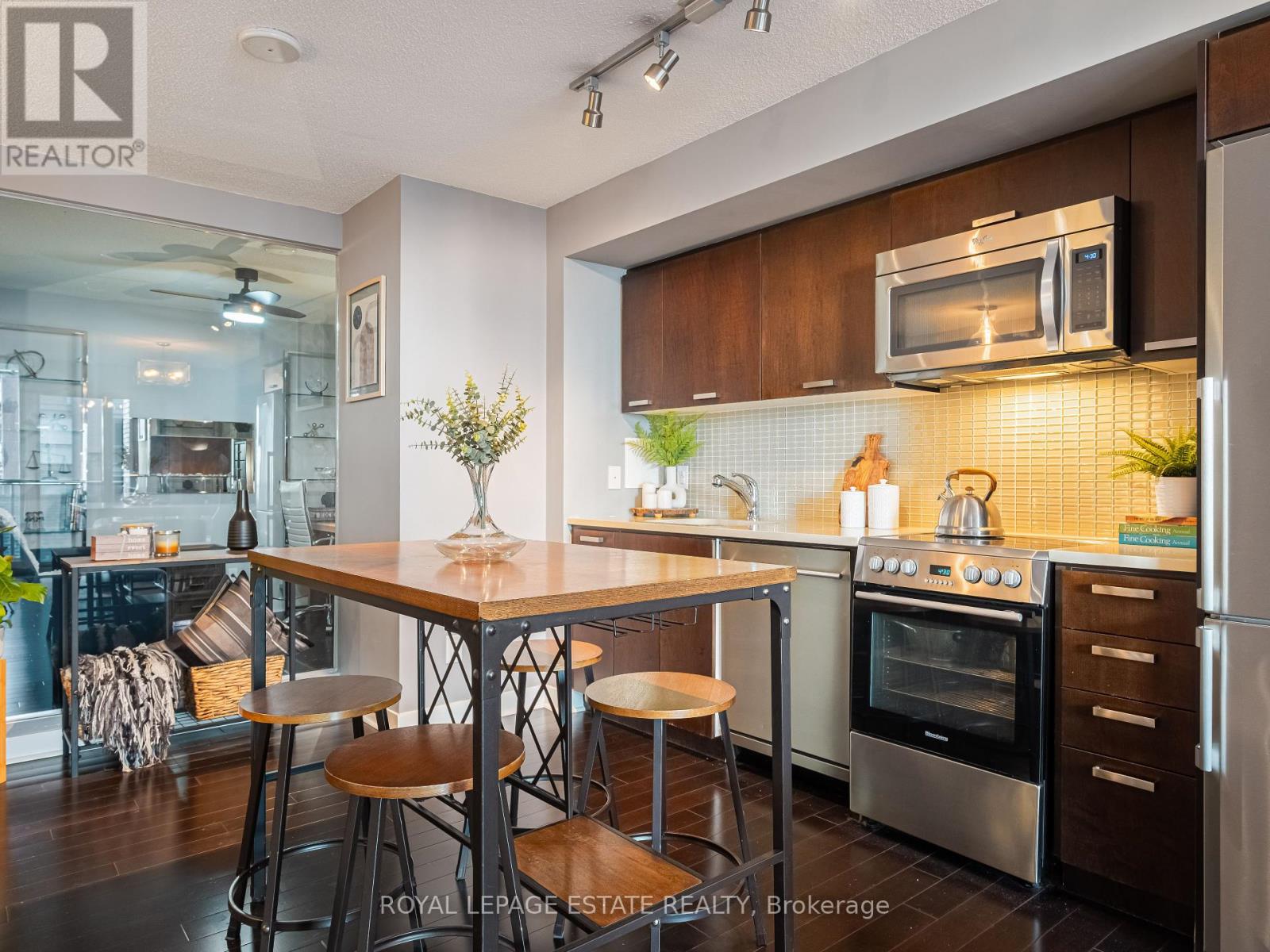 313 - 295 Adelaide Street W, Toronto (Waterfront Communities), Ontario  M5V 0L4 - Photo 10 - C12394957