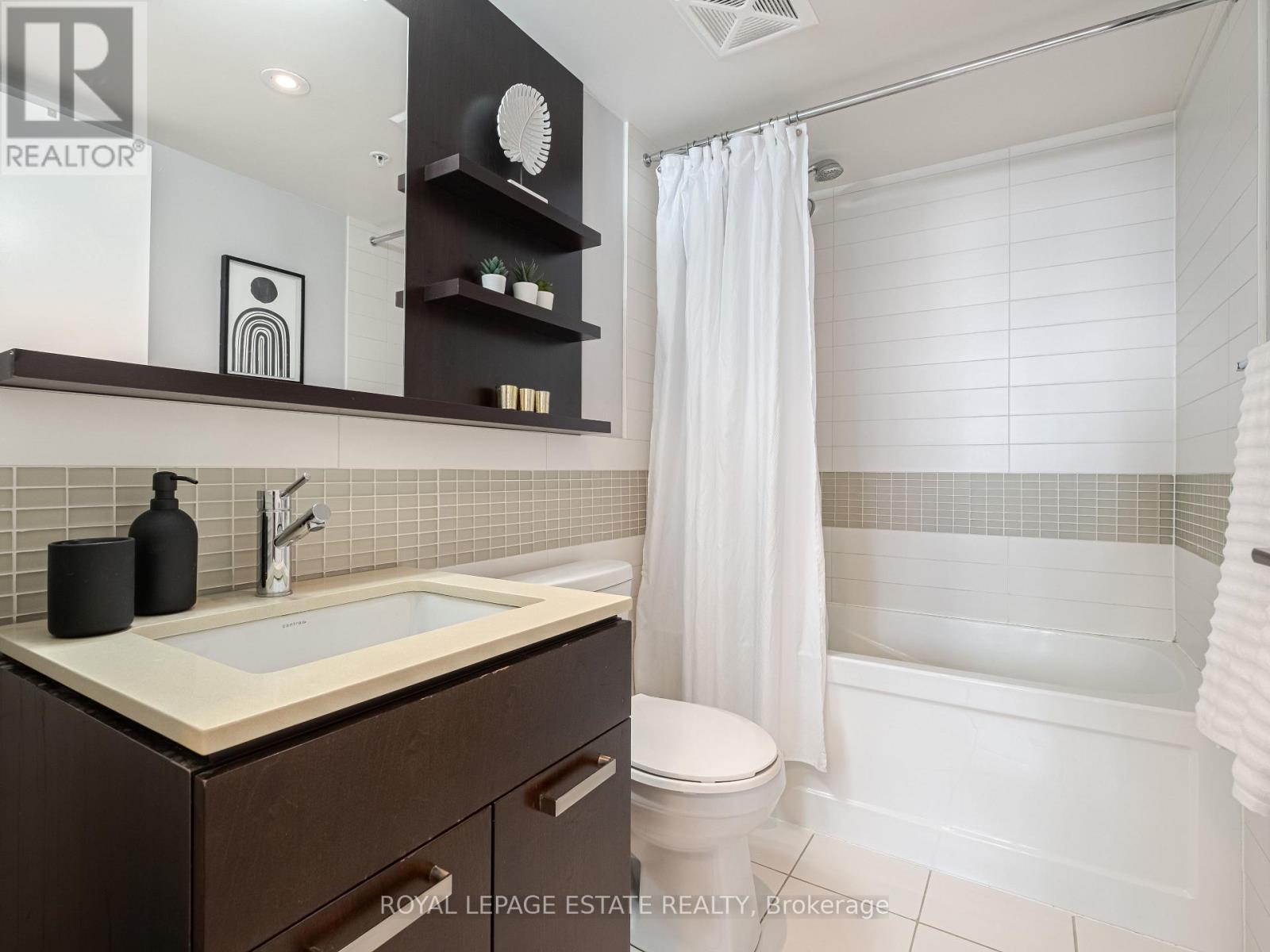 313 - 295 Adelaide Street W, Toronto (Waterfront Communities), Ontario  M5V 0L4 - Photo 16 - C12394957