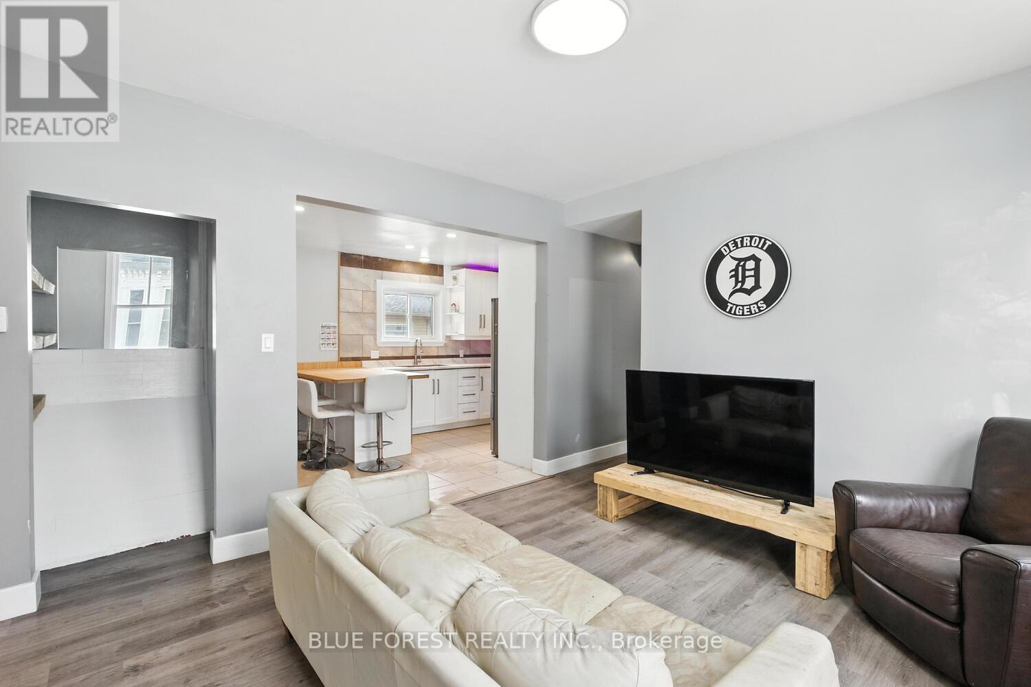 358 Simcoe Street, London East (East K), Ontario  N6B 1J7 - Photo 15 - X12395053