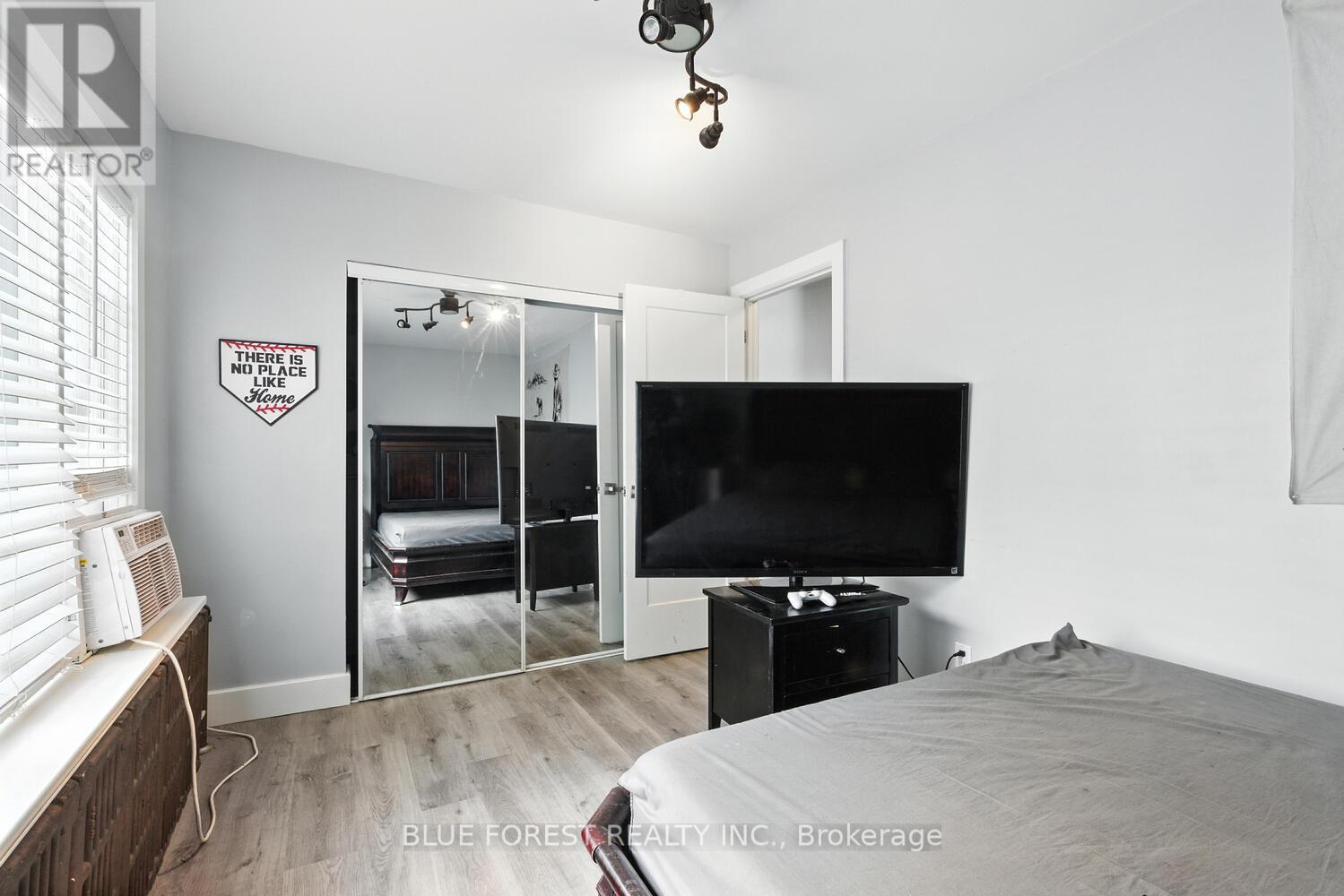 358 Simcoe Street, London East (East K), Ontario  N6B 1J7 - Photo 18 - X12395053