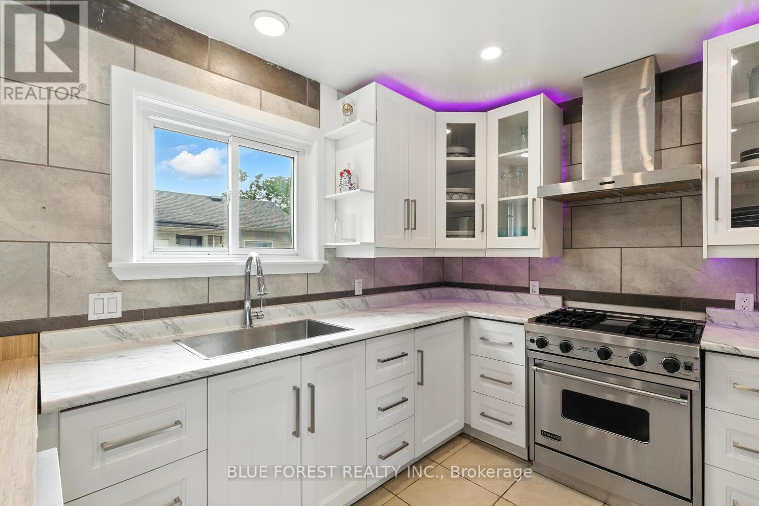 358 Simcoe Street, London East (East K), Ontario  N6B 1J7 - Photo 6 - X12395053