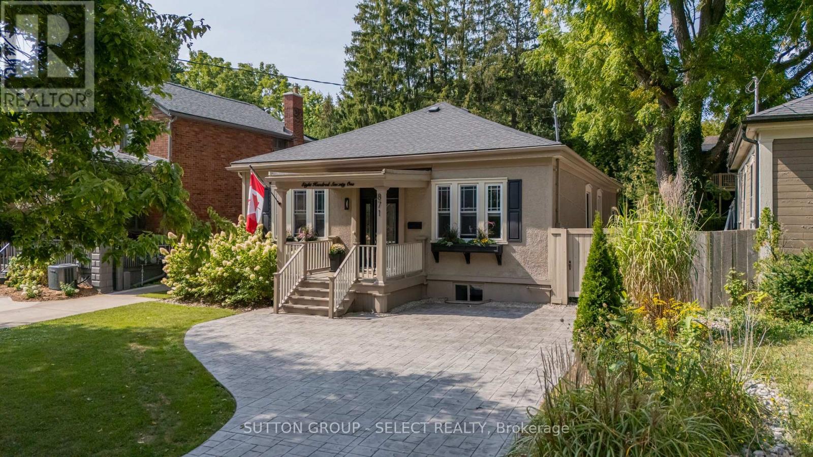 871 Colborne Street, London East, Ontario  N6A 4A1 - Photo 2 - X12395071