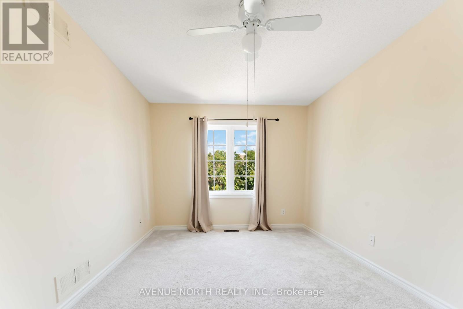 241 Waymark Crescent, Ottawa, Ontario  K2M 0A6 - Photo 11 - X12395014