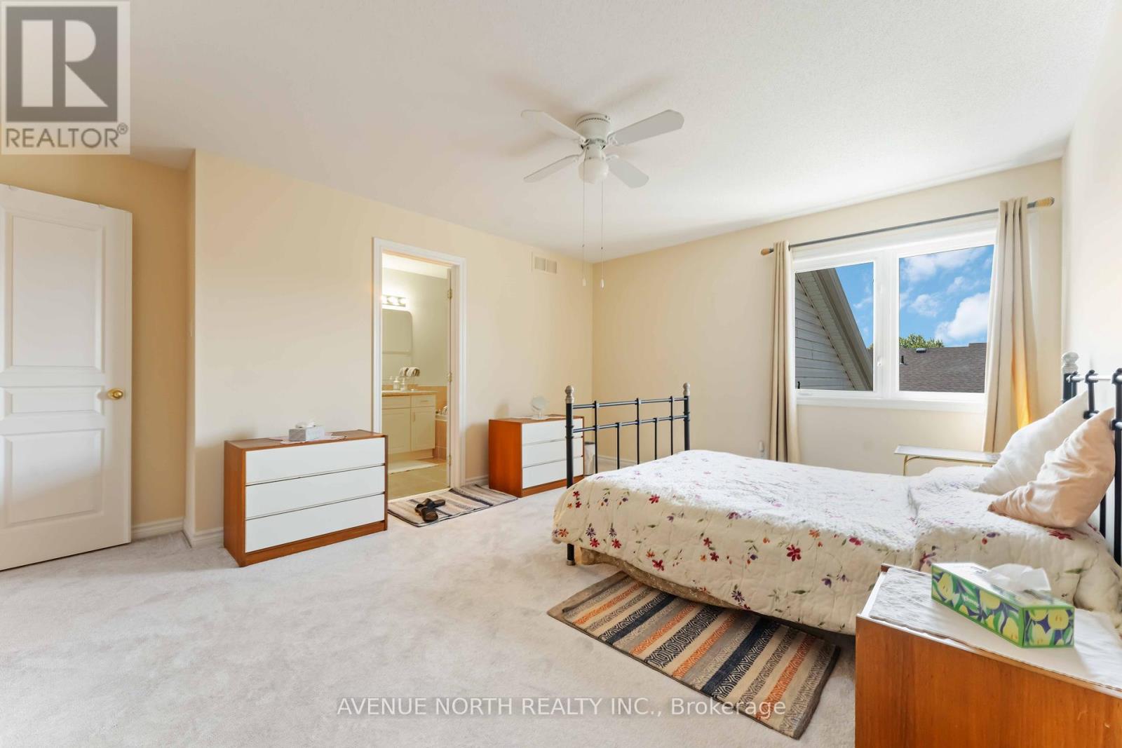 241 Waymark Crescent, Ottawa, Ontario  K2M 0A6 - Photo 12 - X12395014