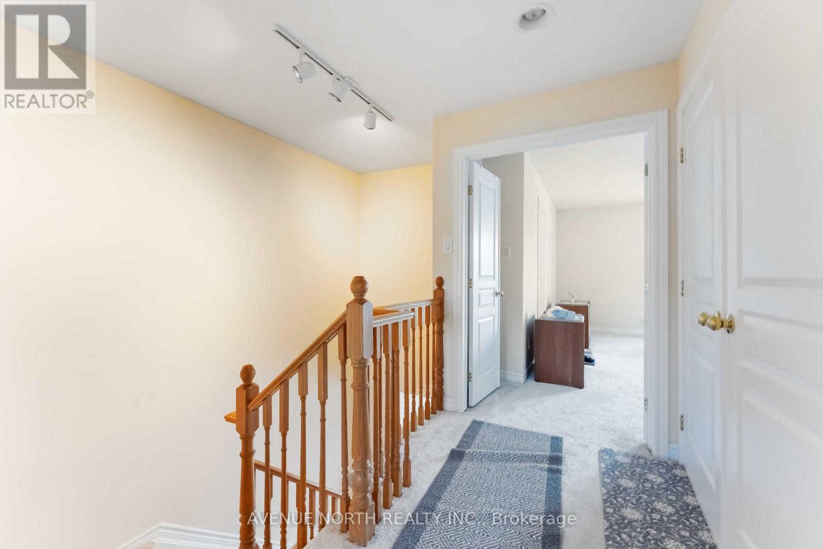 241 Waymark Crescent, Ottawa, Ontario  K2M 0A6 - Photo 7 - X12395014
